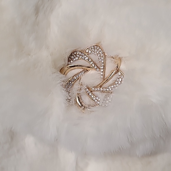 Faux fur shawl - Picture 2 of 5